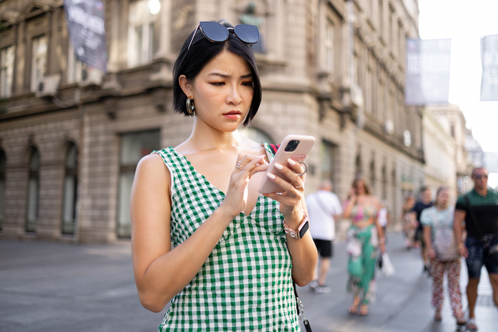 Wi-Fi vs Alternative eSIMs vs Roaming for Travelling: What’s The Safest Way To Stay Connected Abroad?