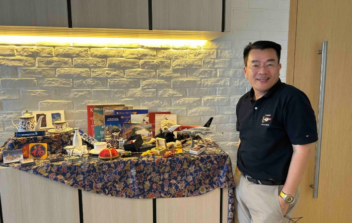 Inside a $60,000 Collection of 4,000 Singapore Airlines Memorabilia